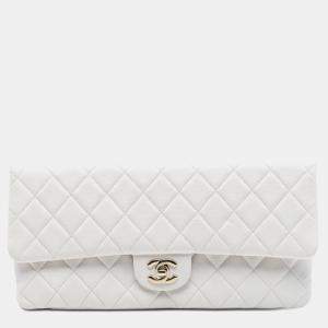 مملوكة مسبقًا Chanel White Quilted Caviar East West Flap Clutch