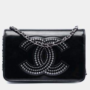 مملوكة مسبقًا Chanel Black CC Patent Strass Embellished Wallet On Chain