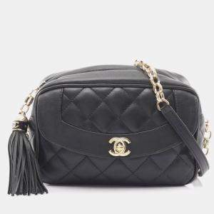 مملوكة مسبقًا حقيبة كتف شانيل ديانا بغطاء ماتلاس من جلد الخروف الأسو د