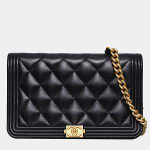 مملوكة مسبقًا Chanel Black Lambskin Quilted Boy Wallet On Chain WOC