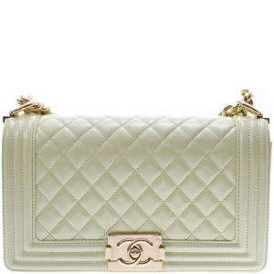 مملوكة مسبقًا حقيبة شانيل "بوي فلاب" متوسطة جلد لامع مبطن أخضر منت