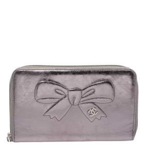 Chanel Metallic Silver Bow Embossed Crinkled Leather Zip Around Wallet Organizer