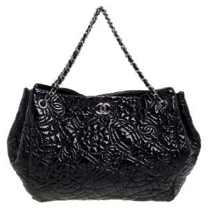 Pre Owned Chanel Black Patent Leather CC Hobo