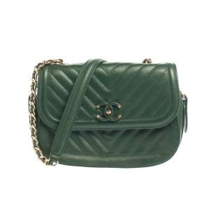 مملوكة مسبقًا Chanel Green Chevron Quilted Leather Covered CC Flap Bag