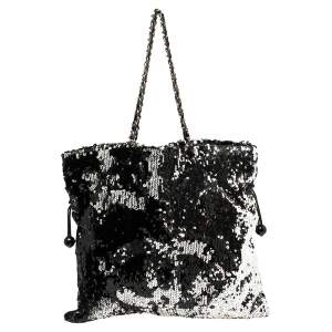 مملوكة مسبقًا Chanel Black Sequins Embellished Summer Night Drawstring Bag