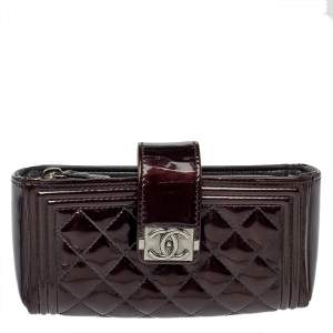 مملوكة مسبقًا حقيبة كلتش شانيل حافظة جوال سي سي جلد لامع مبطنة بني داكن