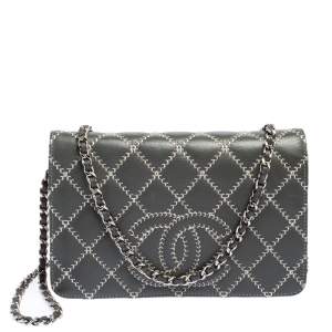 مملوكة مسبقًا Chanel Grey/Pink Quilted Leather Wild Stitch CC Wallet on Chain