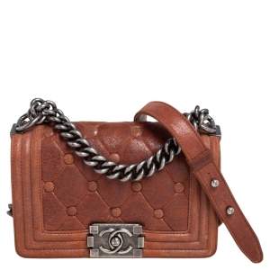 مملوكة مسبقًا Chanel Brown Quilted Nubuck Leather Small Chesterfield Padding Boy Flap Bag