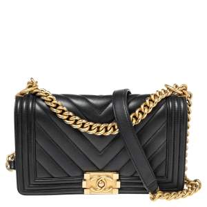 مملوكة مسبقًا Chanel Black Chevron Leather Medium Boy Flap Bag