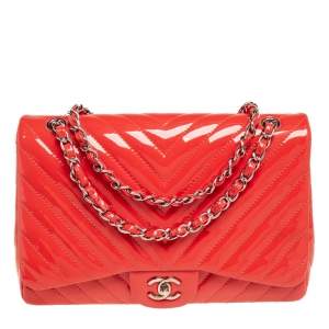 مملوكة مسبقًا حقيبة شانيل جامبو كلاسيك جلد لامع متعرج مرجاني بقلاب 