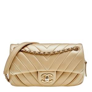 مملوكة مسبقًا Chanel Gold Chevron Quilted Leather Medium Easy Flap Bag