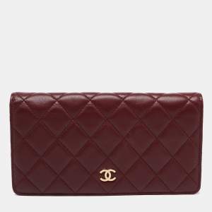 مملوكة مسبقًا Chanel Red Quilted Leather CC Yen Continental Wallet