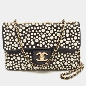 Pre Owned Chanel Black Lambskin Leather Pearly Flap Bag