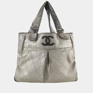 Pre Owned Chanel Metallic Grey Quilted Leather CC Le Marais Tote Bag