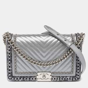 Pre Owned Chanel Silver Quilted Leather New Medium Boy Flap Bag