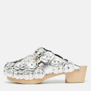 Chanel Metallic Silver Leather CC Turnlock Camellia Wood Platform Clogs Size 36.5