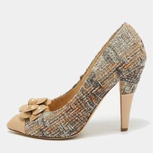 Pre Owned Chanel Grey/Beige Tweed and Patent CC Camellia Pumps Size 38.5