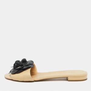 Chanel Cream/Black Leather CC Camellia Embellished Flat Sandals Size 38.5