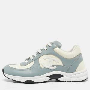 مملوكة مسبقًا Chanel Blue/Cream Leather and Patent Leather CC Low Top Sneakers Size 40