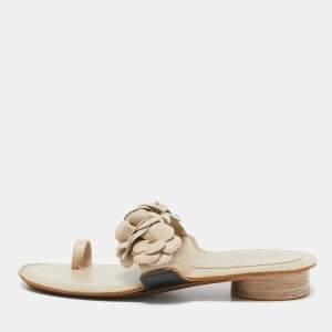 Chanel Cream Leather Camellia Toe Ring Flat Sandals Size 39