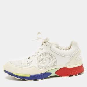 مملوكة مسبقًا حذاء رياضي شانيل رباط علوي مزين شعار الماركة سي سي شبك و جلد أبيض مقاس 37