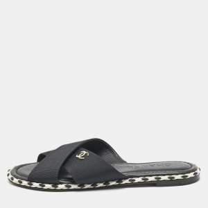 مملوكة مسبقًا Chanel Black Canvas CC Flat Slides Size 38