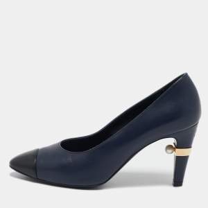 مملوكة مسبقًا Chanel Navy Blue/Black Leather CC Cap Toe Pumps Size 37