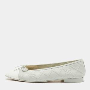 Pre Owned Chanel Grey/White Quilted Caviar Leather CC Ballet Flats Size 40