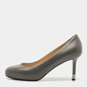 Chanel Grey Leather CC Round Toe Pumps Size 37.5