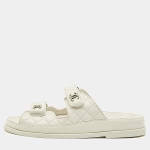 مملوكة مسبقًا صندل شانيل فلات جلد أبيض مقاس 41