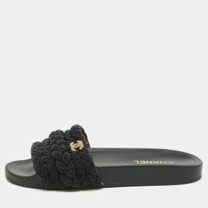 مملوكة مسبقًا Chanel Black Leather and Pearls CC Pool Slides Size 42