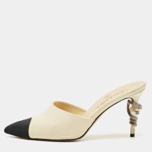 Pre Owned Chanel Cream Canvas and Leather CC Pointed Toe Slide Sandals Size 38
