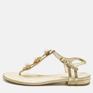Pre Owned Chanel Gold Leather Pearl Camellia Thong T-Strap Flat Sandals Size 38.5