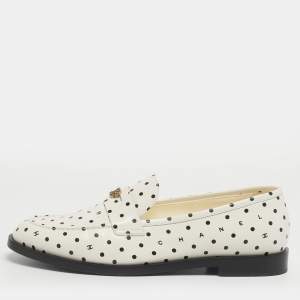 Pre Owned Chanel Black/White Leather CC Slip On Loafers Size 40