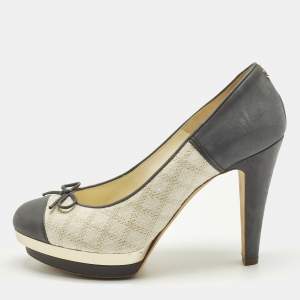 مملوكة مسبقًا Chanel Size 38.5 Grey/White Canvas and Leather Platform Pumps