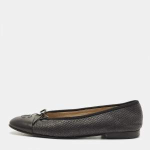مملوكة مسبقًا Chanel Size 38.5 Black Karung Leather CC Bow Cap Toe Ballet Flats