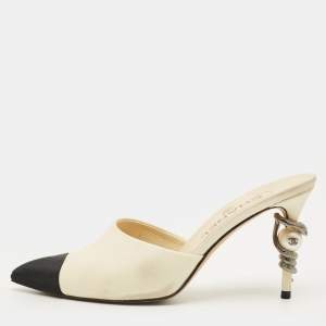 مملوكة مسبقًا شبشب شانيل سي سي قماش و جلد بيج مقدمة مغطاة لؤلؤ زائف ثعباني مقاس 37.5