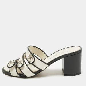 مملوكة مسبقًا Chanel CC Size 36 White/Black Leather CC Turn Lock Slide Sandals