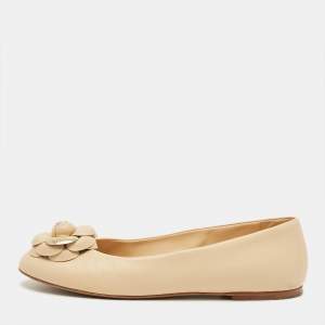 مملوكة مسبقًا Chanel Camellia Size 40 Beige Leather Ballet Flats
