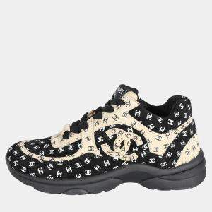 Pre Owned حذاء رياضي شانيل شعار CC بالكامل بيج وأسود 22A مقاس 35