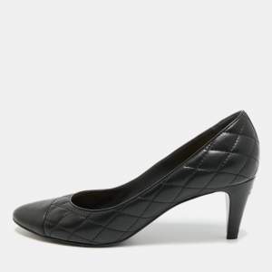 مملوكة مسبقًا Chanel CC Size 41 Black Quilted Leather Cap Toe Pumps