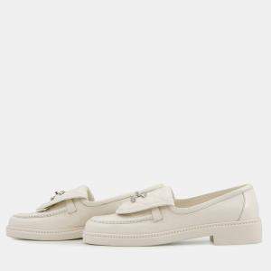 Pre Owned Chanel Cc Turnlock Matelasse Loafers White Lambskin Size 37C