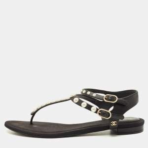 Pre Owned Chanel  Size 40.5 Black Leather CC Pearl Embellished Flat Thong Sandals
