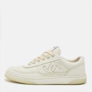مملوكة مسبقًا Chanel Interlocking CC logo Size 40 White Leather Lace Up Sneakers