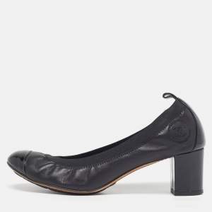 مملوكة مسبقًا Chanel CC Size 37 Black Patent And Leather Cap Toe Scrunch Pumps