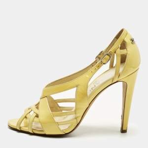 مملوكة مسبقًا Chanel Size 37.5 Beige Patent Leather Ankle Strap Sandals