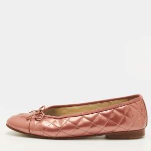 مملوكة مسبقًا Chanel CC Size 37.5 Rose Pink Quilted Patent Leather Bow Cap Toe Ballet Flats