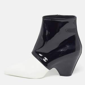 مملوكة مسبقًا Chanel CC Size 38 Black/White Patent Leather Ankle Length Boots