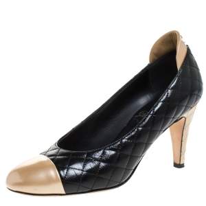 مملوكة مسبقًا حذاء كعب عالي شانيل غطاء مقدمة جلد مبطن ذهبي/ أسود مقاس 37.5