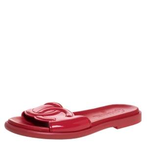 Pre Owned Chanel Pink Patent Leather CC Flat Slides Size 36.5